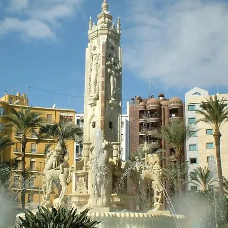 Centrally-located, Spacious Flat At Historic Centre & Short Walk To