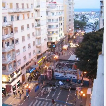 Apartment Centrally-located, Spacious Flat At Historic Centre & Short Walk To Alicante
