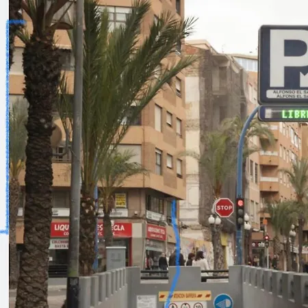 Centrally-located, Spacious Flat At Historic Centre & Short Walk To Apartamento *