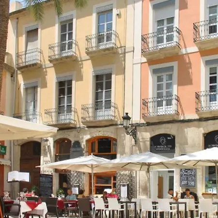 Centrally-located, Spacious Flat At Historic Centre & Short Walk To Apartment Alicante