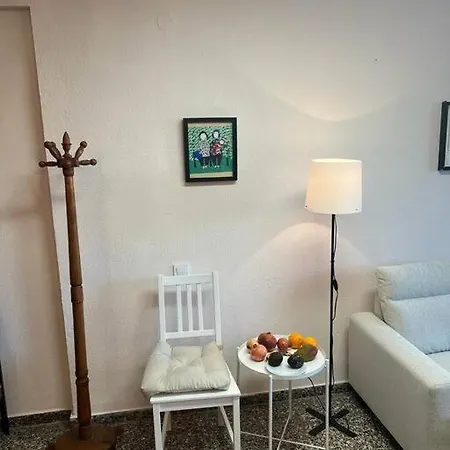 Apartment Centrally-located, Spacious Flat At Historic Centre & Short Walk To Alicante