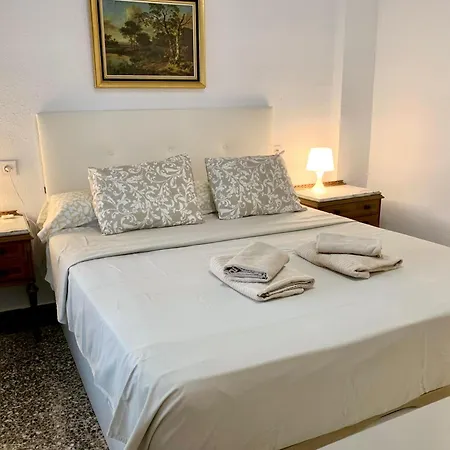 Apartment Centrally-located, Spacious Flat At Historic Centre & Short Walk To Alicante