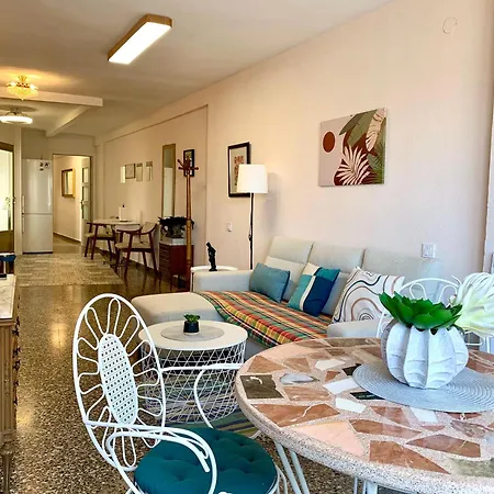 Centrally-located, Spacious Flat At Historic Centre & Short Walk To Alicante