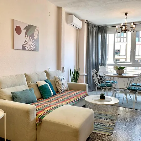 Centrally-located, Spacious Flat At Historic Centre & Short Walk To Apartment Alicante
