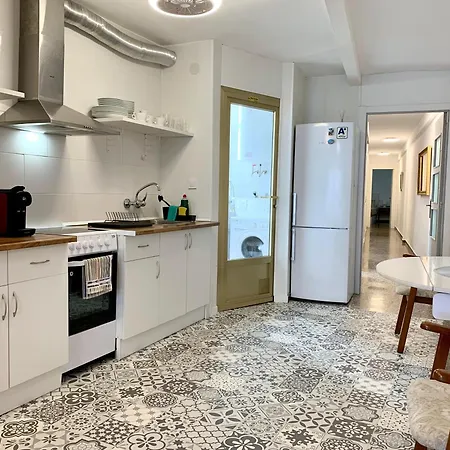 Centrally-located, Spacious Flat At Historic Centre & Short Walk To Alicante