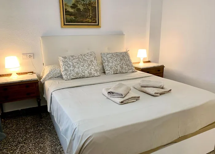 Apartament Centrally-located, Spacious Flat At Historic Centre & Short Walk To Alicante