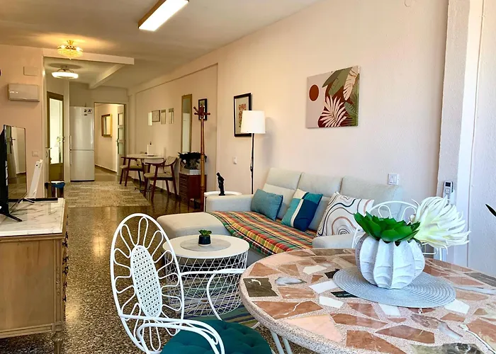Centrally-located, Spacious Flat At Historic Centre & Short Walk To Alicante