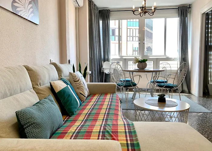 Apartament Centrally-located, Spacious Flat At Historic Centre & Short Walk To Alicante
