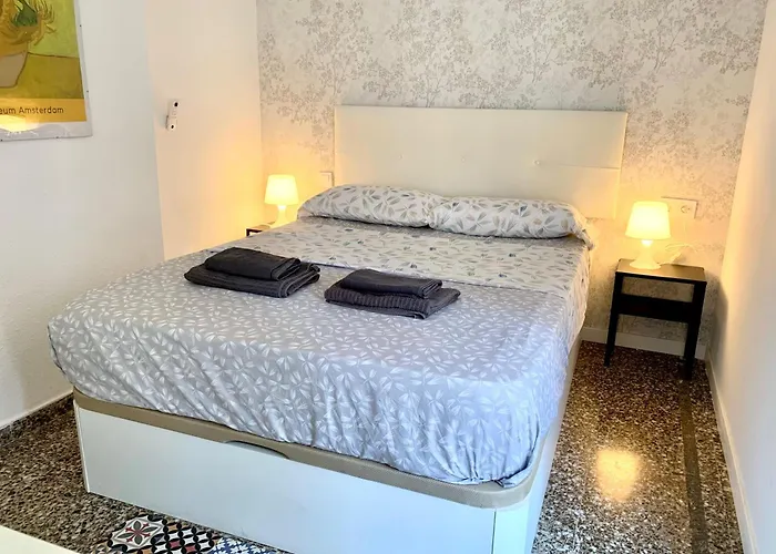 Centrally-located, Spacious Flat At Historic Centre & Short Walk To Alicante