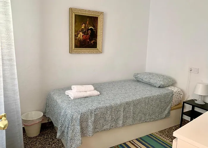 Centrally-located, Spacious Flat At Historic Centre & Short Walk To Apartament