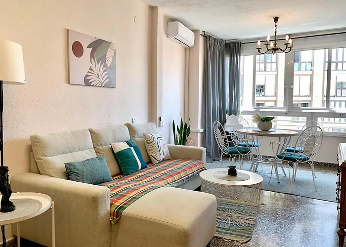 Centrally-located, Spacious Flat At Historic Centre & Short Walk To Apartament Alicante