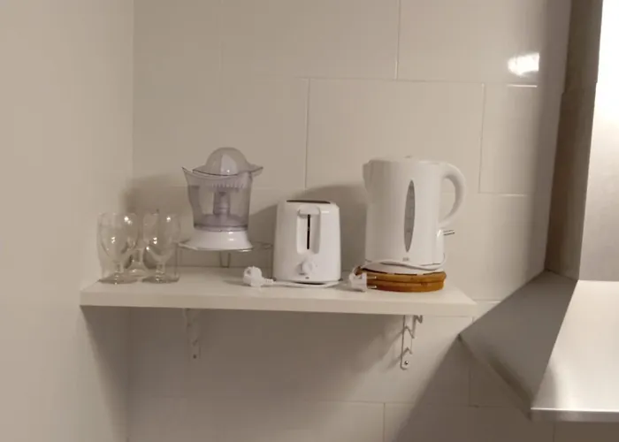 Apartament Centrally-located, Spacious Flat At Historic Centre & Short Walk To *