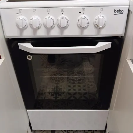 Centrally-located, Spacious Flat At Historic Centre & Short Walk To Apartman Alicante